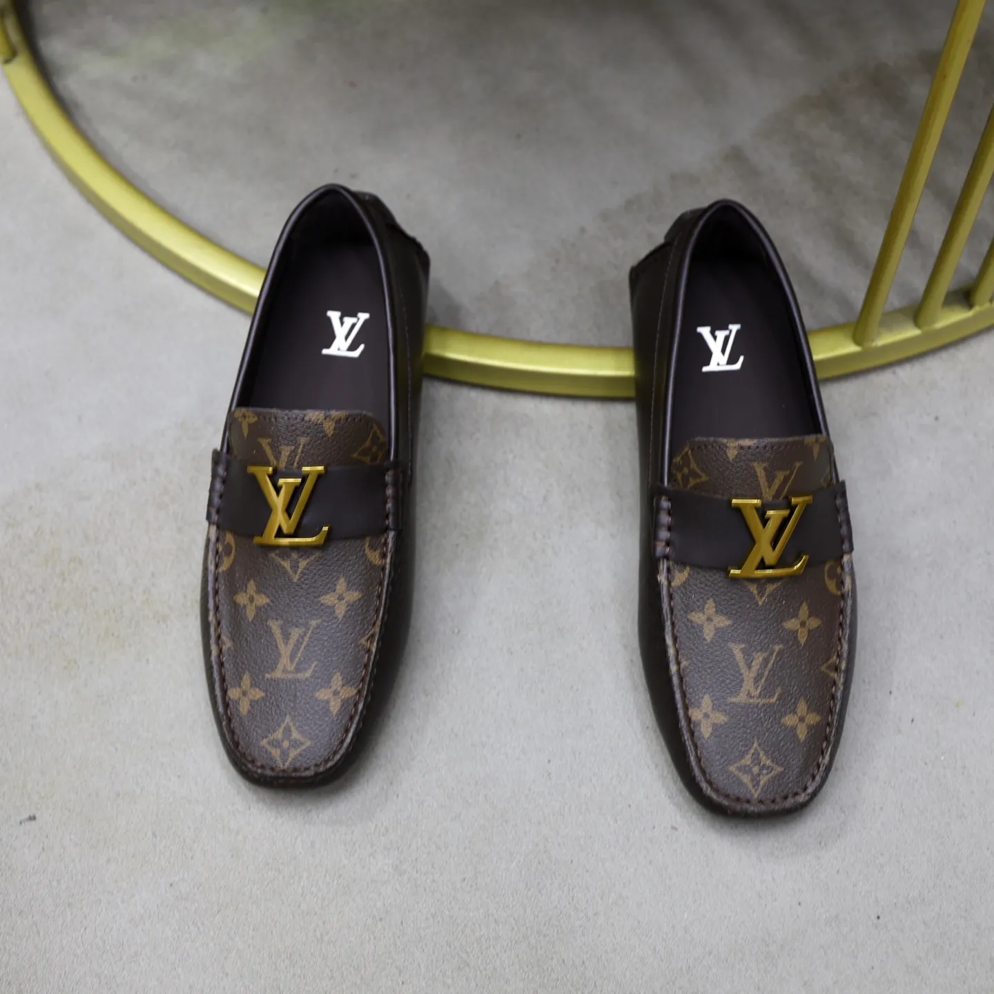 Ex-factory price: 480💰【LV】Louis Vuitton ⚠️High-end men’s driving and pedal series ⚠️38-44 (customized for 45) ⚠️All original cowhide leather! Thick and soft! Made entirely of calfskin lining! Rubber sheet anti-slip beanie sole! Three-dimensional package technology! Fashionable and classic! Handicrafts! Original high quality! Feel free to compare!